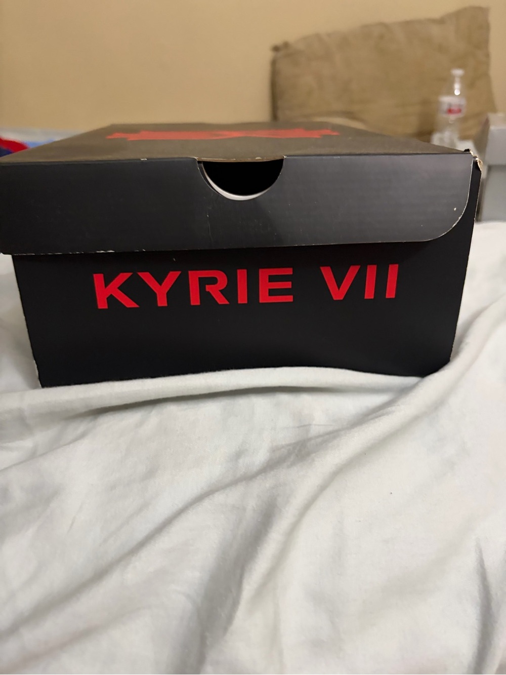 Nike Kyrie VII Basketball Shoes Box - Black and Red